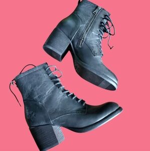 Patricia Nash black leather Stack Heel  boot 5.5